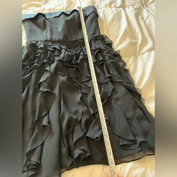 White House black market formal
Black strapless dress size 4 Prom, Party edgy - Picture 12 of 13